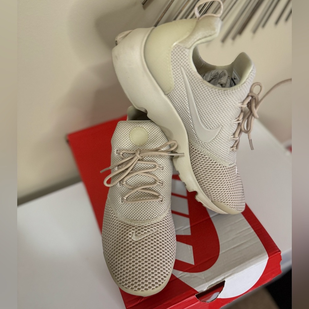 WMNS Nike Presto Fly